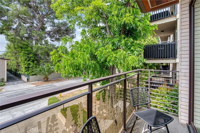125 Hurlbut Street 203, Pasadena, CA 91105