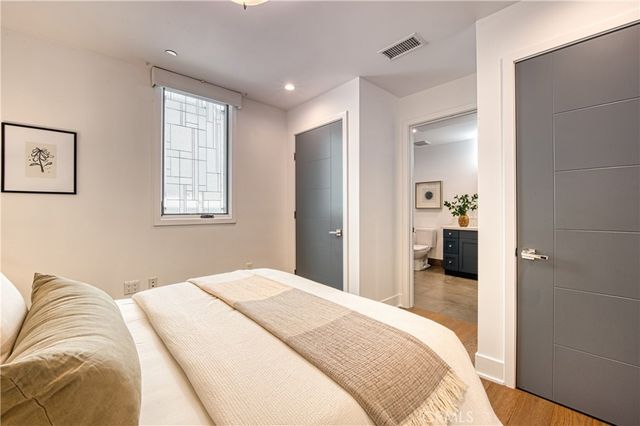125 Hurlbut Street 203, Pasadena, CA 91105