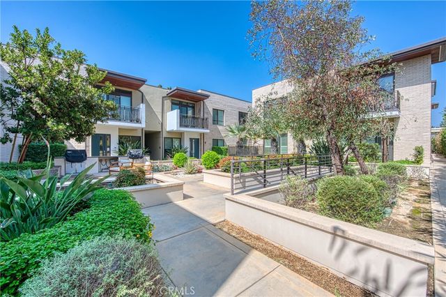 125 Hurlbut Street 203, Pasadena, CA 91105