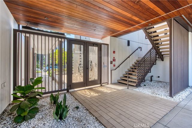125 Hurlbut Street 203, Pasadena, CA 91105