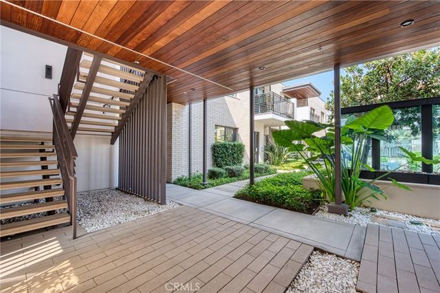 125 Hurlbut Street 203, Pasadena, CA 91105