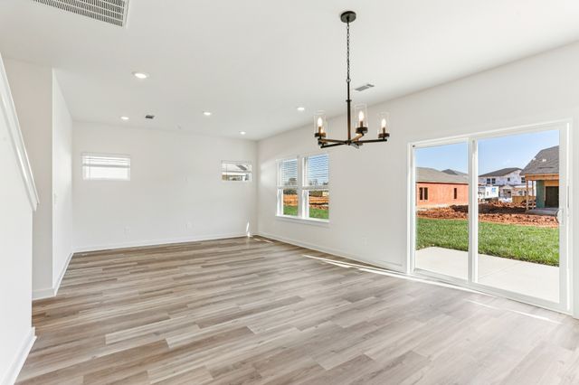 2348 Woodmeadow Dr, Clarksville, TN 37043