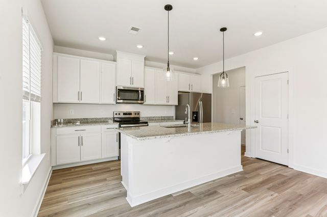 2348 Woodmeadow Dr, Clarksville, TN 37043