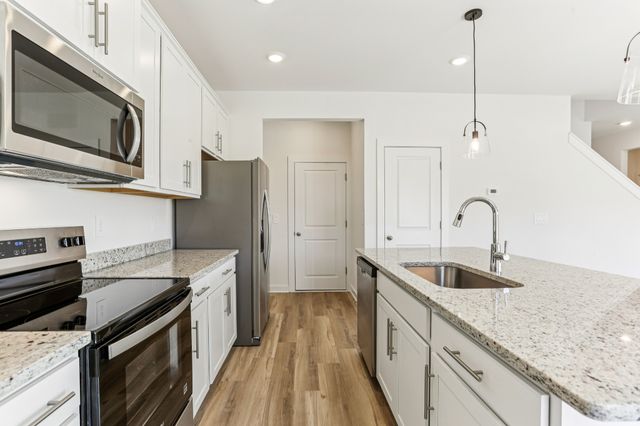 2348 Woodmeadow Dr, Clarksville, TN 37043