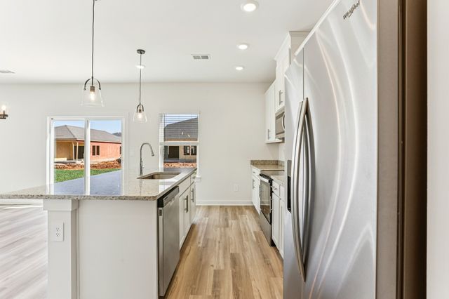 2348 Woodmeadow Dr, Clarksville, TN 37043