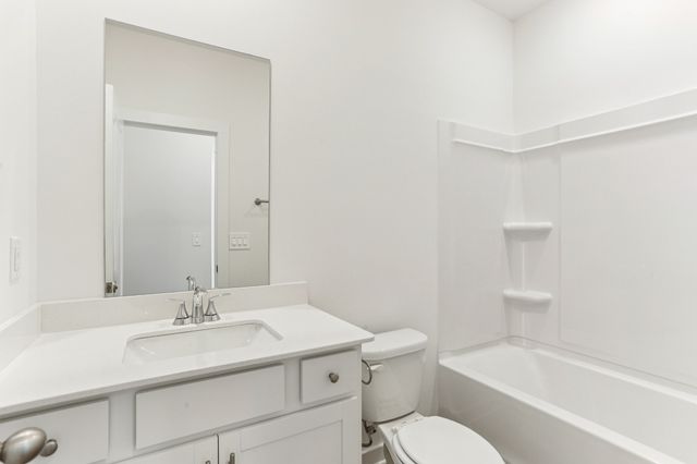 2348 Woodmeadow Dr, Clarksville, TN 37043