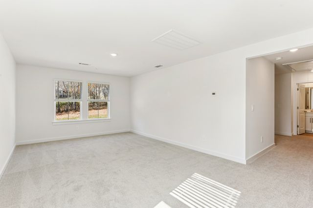 2348 Woodmeadow Dr, Clarksville, TN 37043