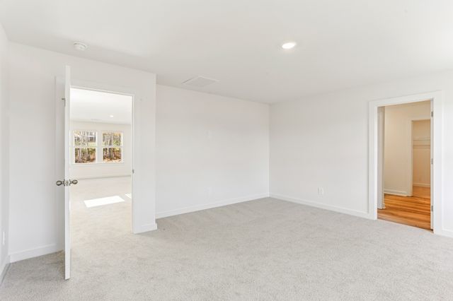 2348 Woodmeadow Dr, Clarksville, TN 37043