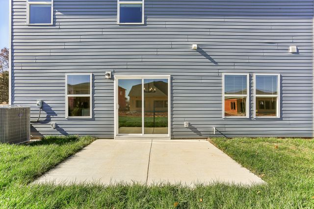 2348 Woodmeadow Dr, Clarksville, TN 37043