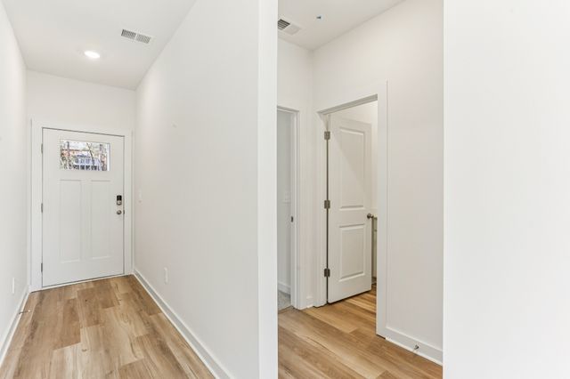 2348 Woodmeadow Dr, Clarksville, TN 37043