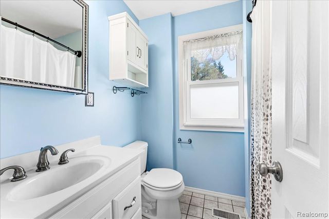 34868 W Jefferson Avenue, Rockwood, MI 48173