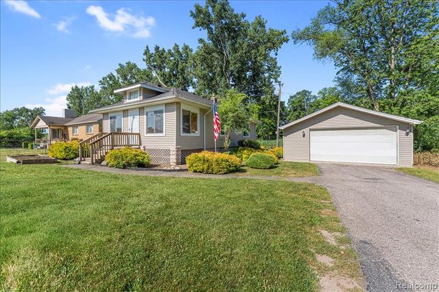 34868 W Jefferson Avenue, Rockwood, MI 48173
