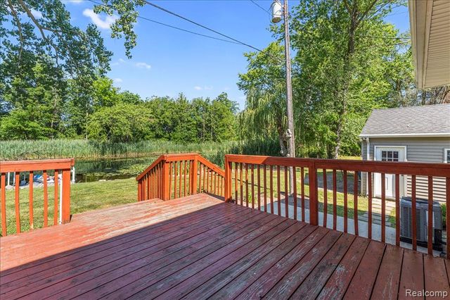 34868 W Jefferson Avenue, Rockwood, MI 48173