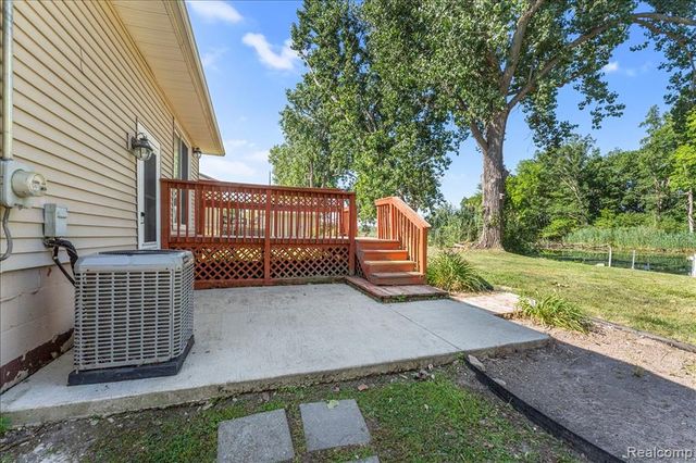 34868 W Jefferson Avenue, Rockwood, MI 48173
