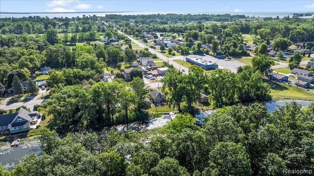 34868 W Jefferson Avenue, Rockwood, MI 48173