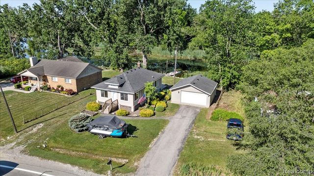 34868 W Jefferson Avenue, Rockwood, MI 48173