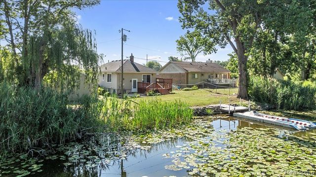 34868 W Jefferson Avenue, Rockwood, MI 48173