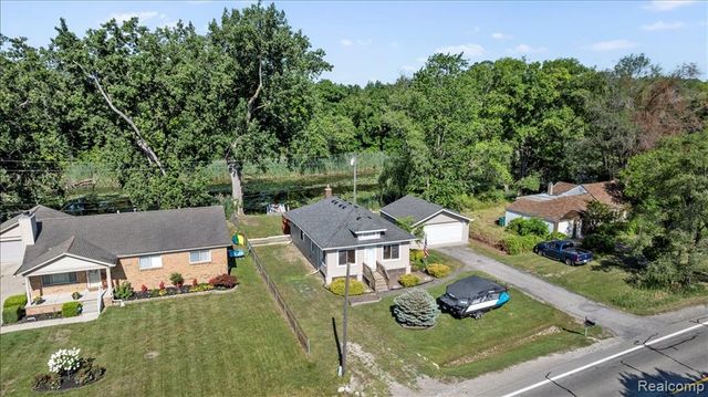 34868 W Jefferson Avenue, Rockwood, MI 48173