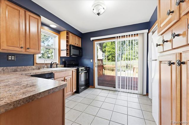 34868 W Jefferson Avenue, Rockwood, MI 48173