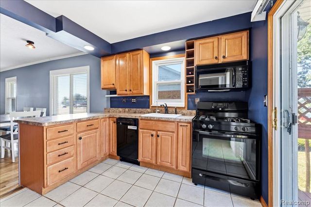 34868 W Jefferson Avenue, Rockwood, MI 48173