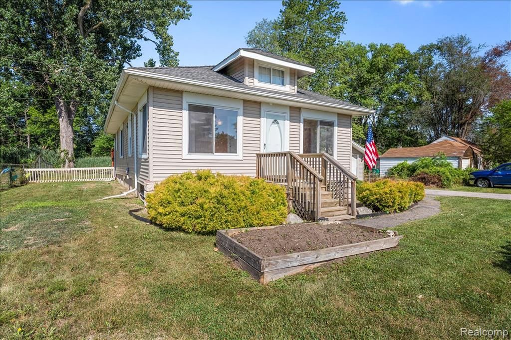 34868 W Jefferson Avenue, Rockwood, MI 48173