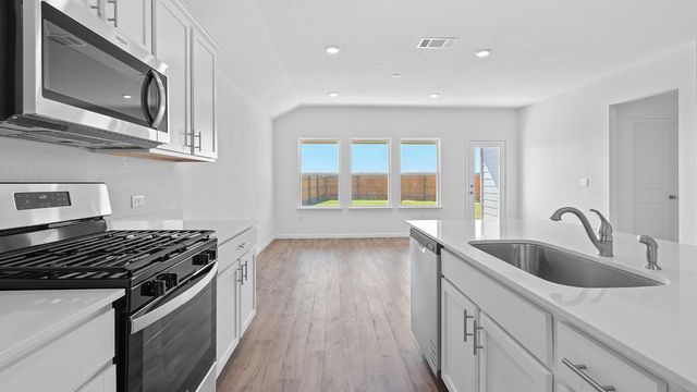 284 MUSTANG LAKE CIR, Buda, TX 78610