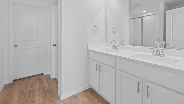 284 MUSTANG LAKE CIR, Buda, TX 78610