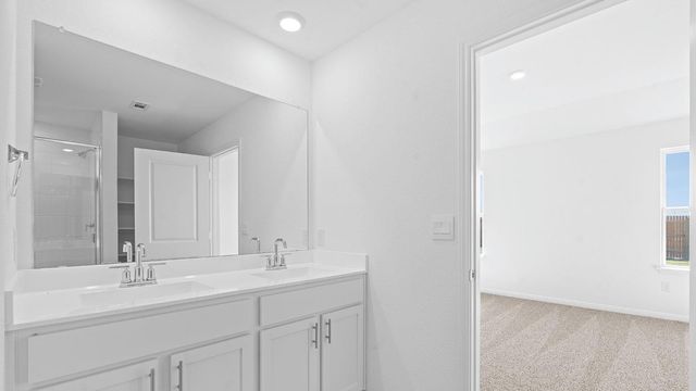 284 MUSTANG LAKE CIR, Buda, TX 78610