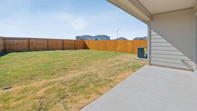 284 MUSTANG LAKE CIR, Buda, TX 78610