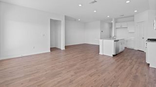 284 MUSTANG LAKE CIR, Buda, TX 78610