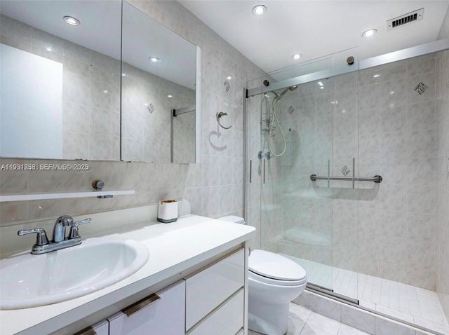 5005 Collins Ave 1506, Miami Beach, FL 33140