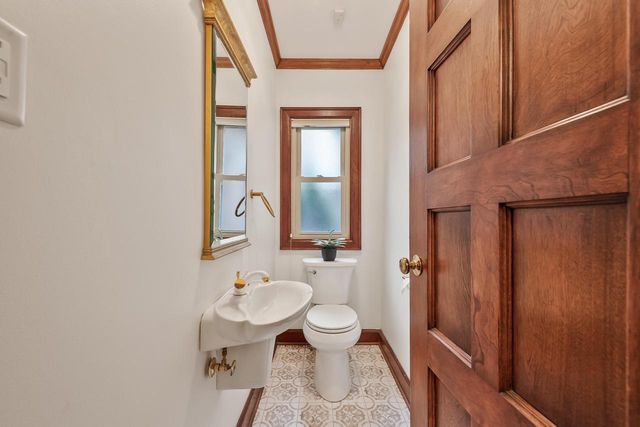 5079 N Lake DRIVE, Whitefish Bay, WI 53217