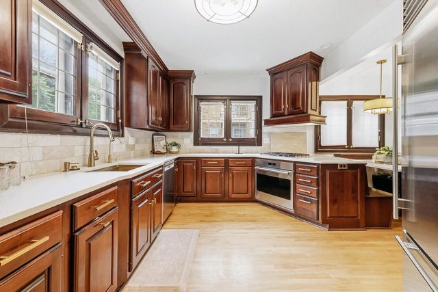 5079 N Lake DRIVE, Whitefish Bay, WI 53217