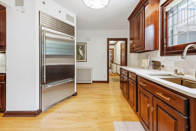 5079 N Lake DRIVE, Whitefish Bay, WI 53217