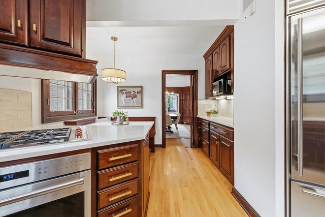 5079 N Lake DRIVE, Whitefish Bay, WI 53217