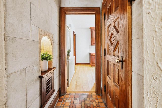 5079 N Lake DRIVE, Whitefish Bay, WI 53217