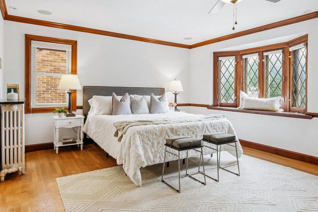 5079 N Lake DRIVE, Whitefish Bay, WI 53217