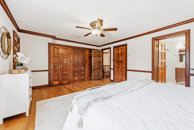 5079 N Lake DRIVE, Whitefish Bay, WI 53217