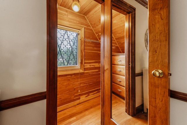 5079 N Lake DRIVE, Whitefish Bay, WI 53217