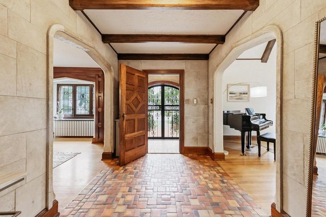 5079 N Lake DRIVE, Whitefish Bay, WI 53217