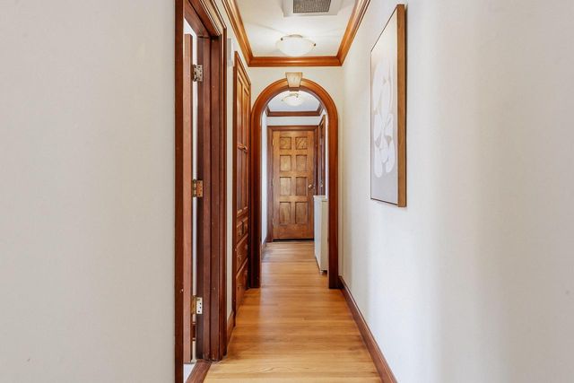 5079 N Lake DRIVE, Whitefish Bay, WI 53217