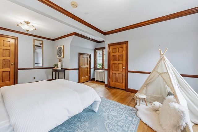 5079 N Lake DRIVE, Whitefish Bay, WI 53217