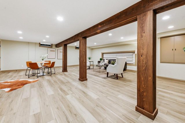 5079 N Lake DRIVE, Whitefish Bay, WI 53217