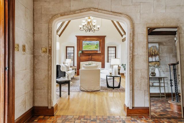 5079 N Lake DRIVE, Whitefish Bay, WI 53217