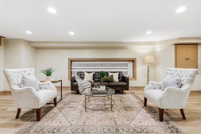 5079 N Lake DRIVE, Whitefish Bay, WI 53217