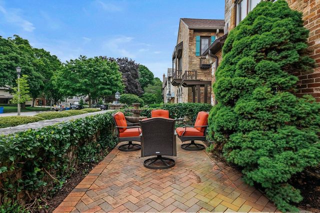 5079 N Lake DRIVE, Whitefish Bay, WI 53217