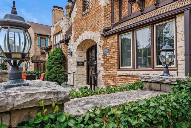 5079 N Lake DRIVE, Whitefish Bay, WI 53217