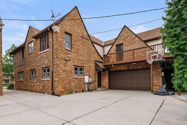 5079 N Lake DRIVE, Whitefish Bay, WI 53217
