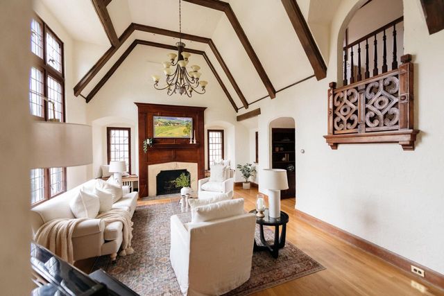 5079 N Lake DRIVE, Whitefish Bay, WI 53217