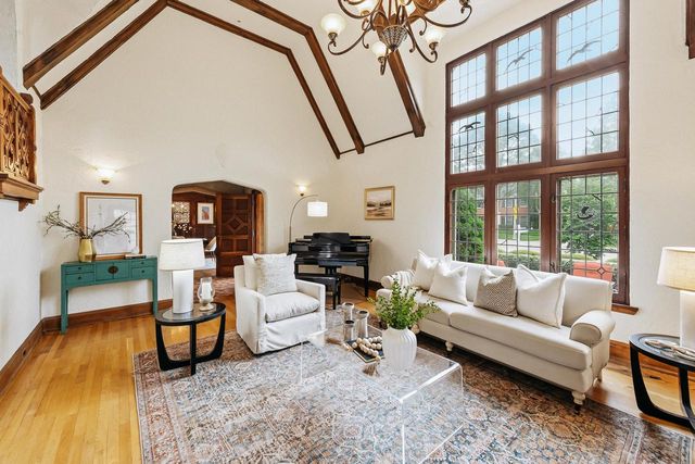 5079 N Lake DRIVE, Whitefish Bay, WI 53217